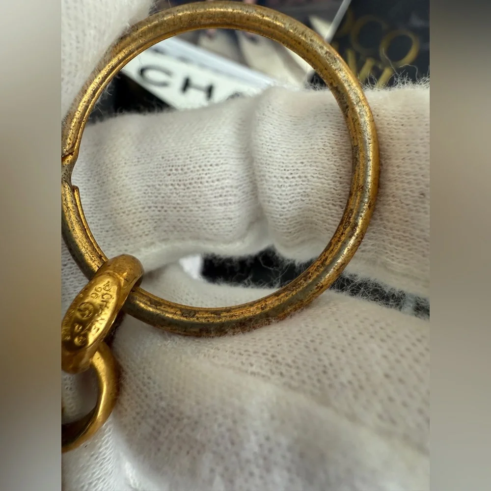 LOT 2314 24K gold plated CHANEL vintage 1996 spring collection key ring